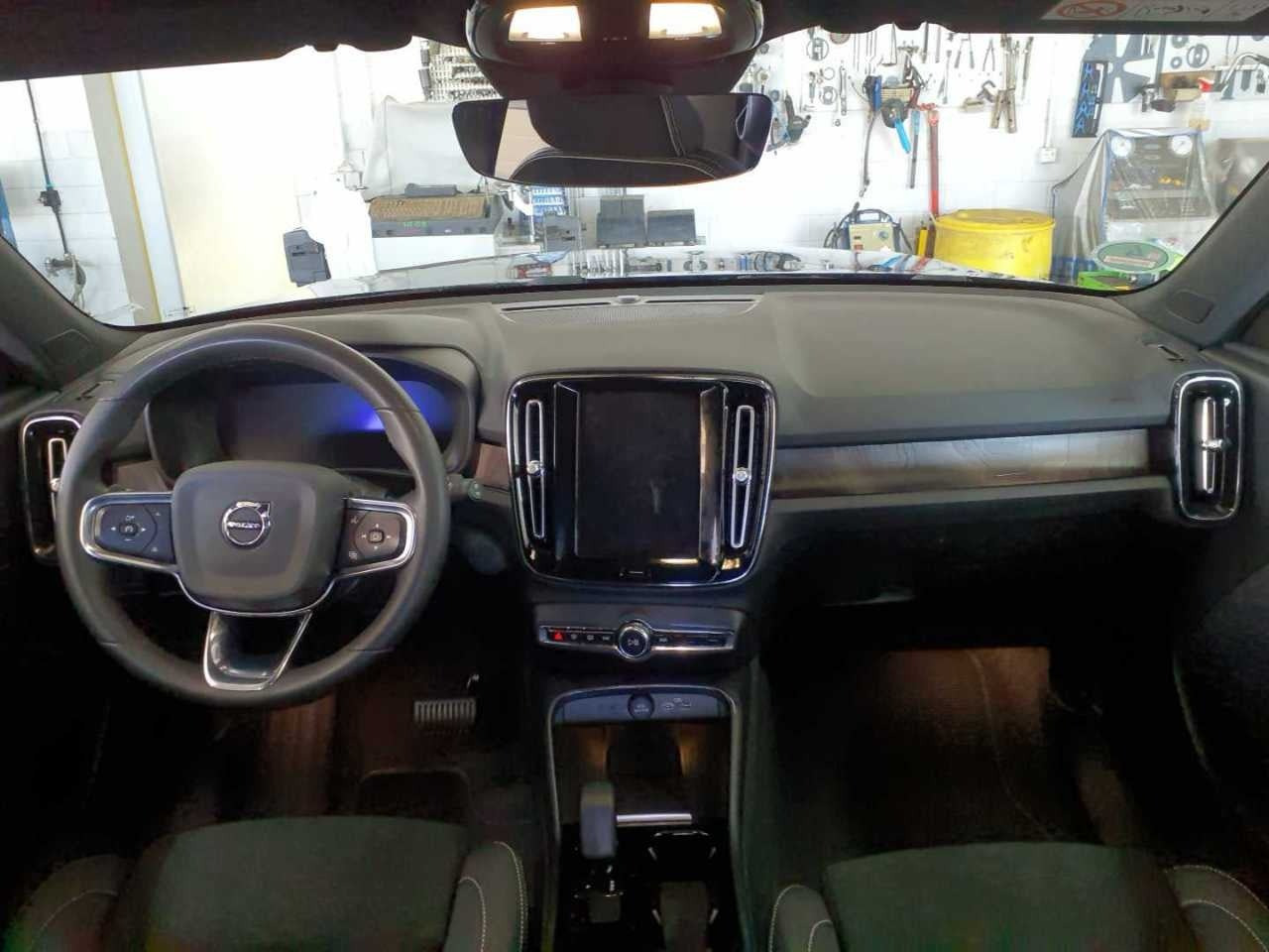 Sort Volvo XC40 fra 2024