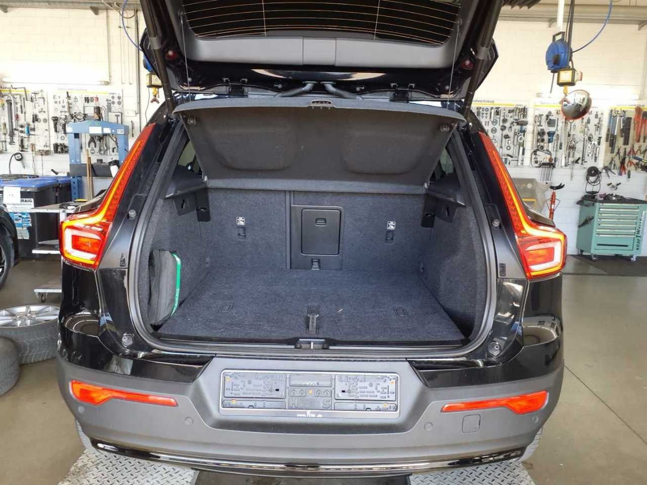 Sort Volvo XC40 fra 2024