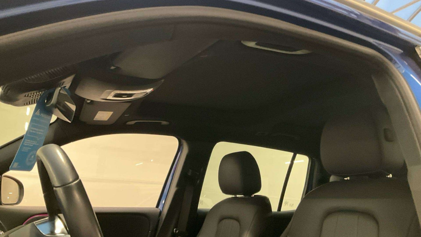 Blå Mercedes EQB250+ fra 2024