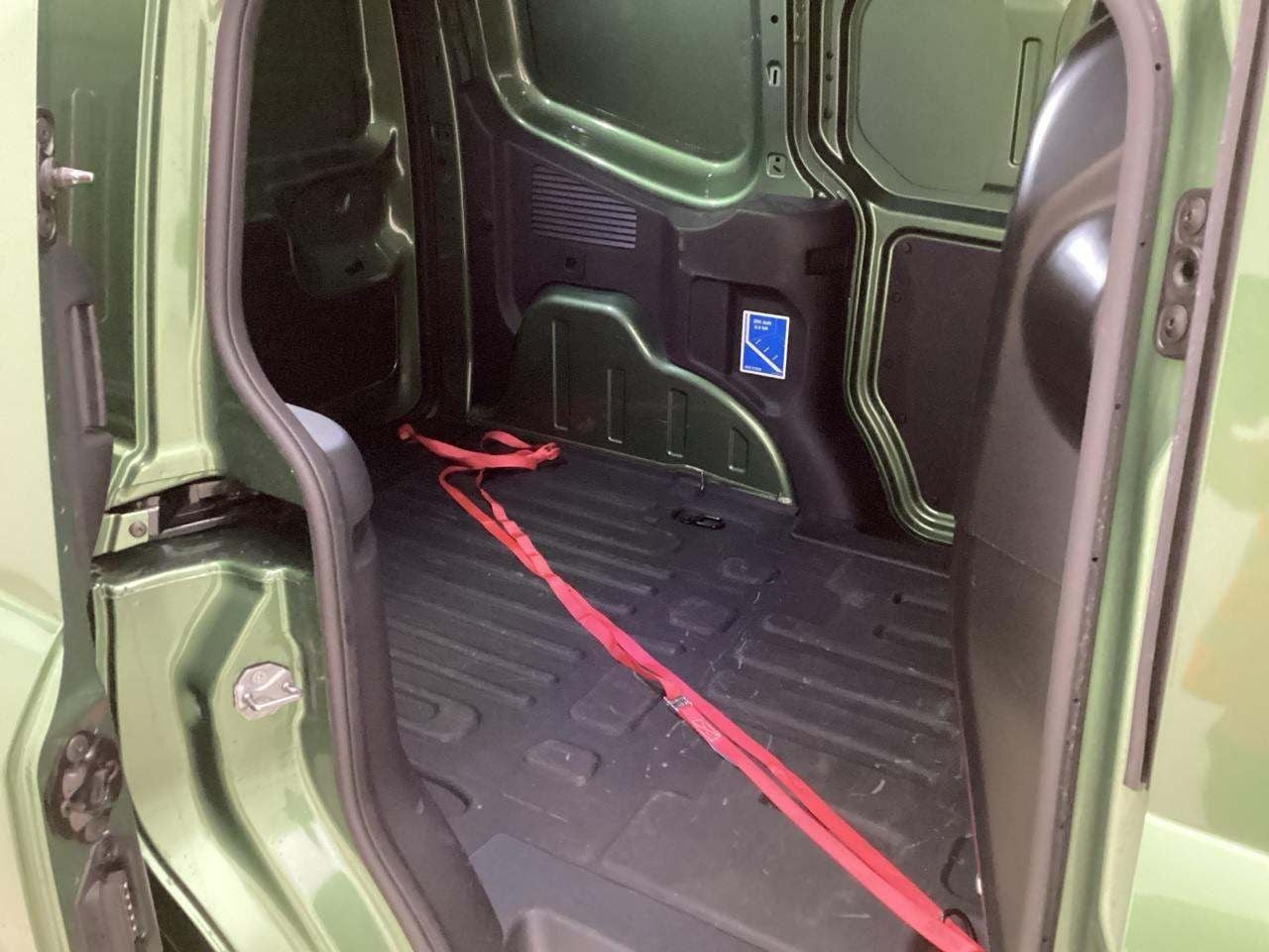 Grøn Ford E-Transit Courier fra 2025