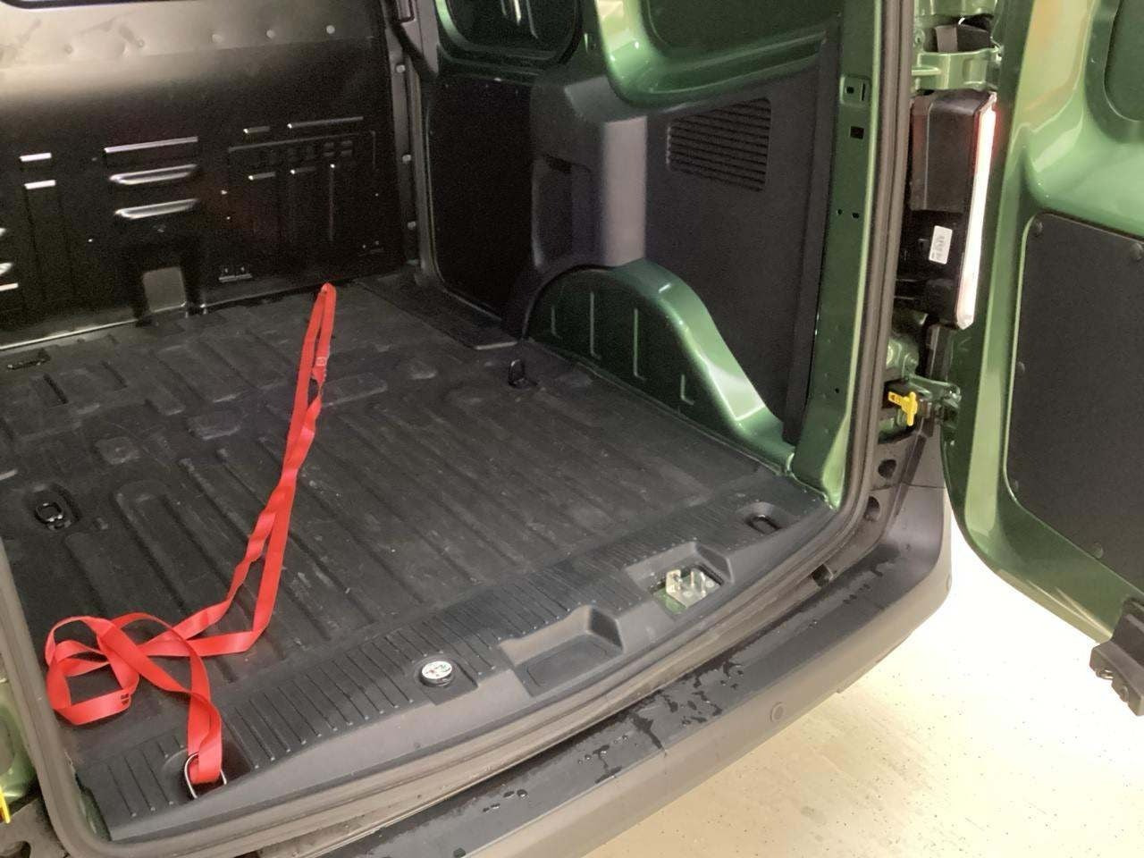 Grøn Ford E-Transit Courier fra 2025