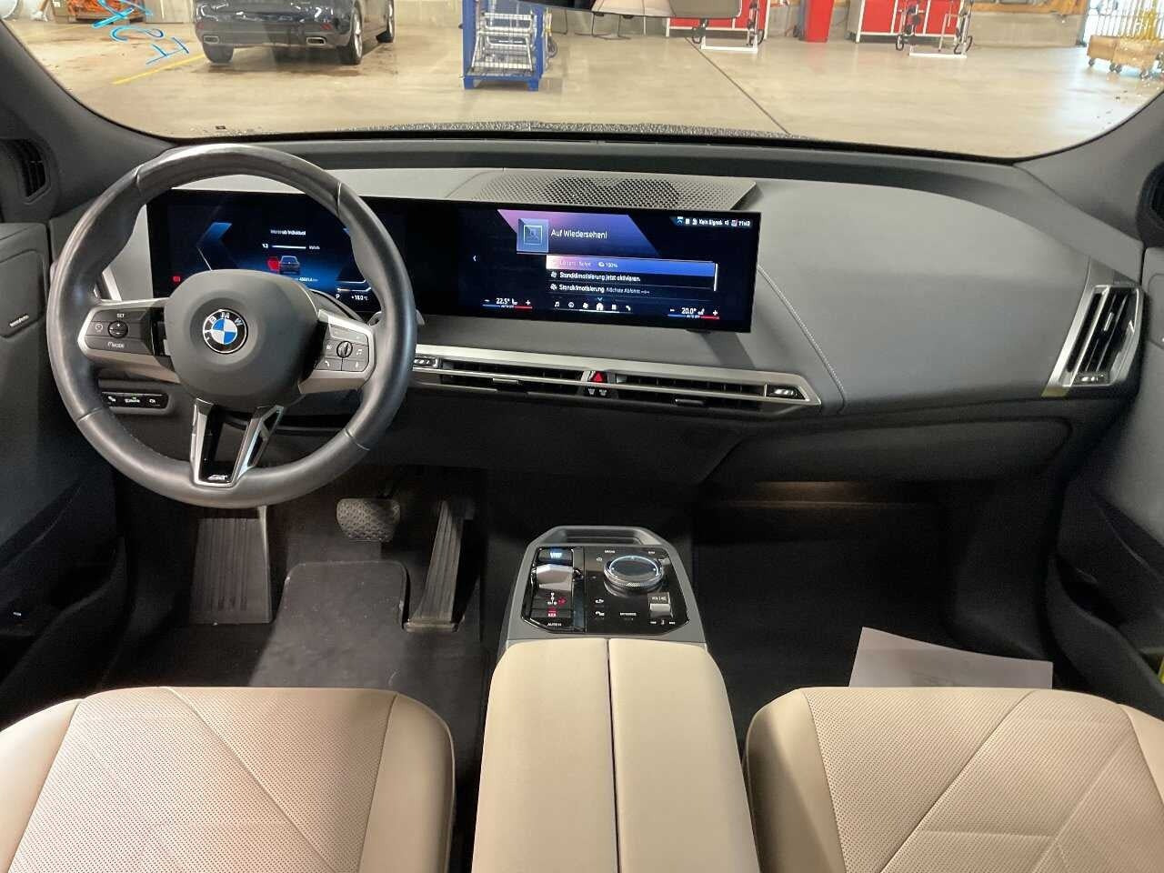 Sort BMW iX fra 2025