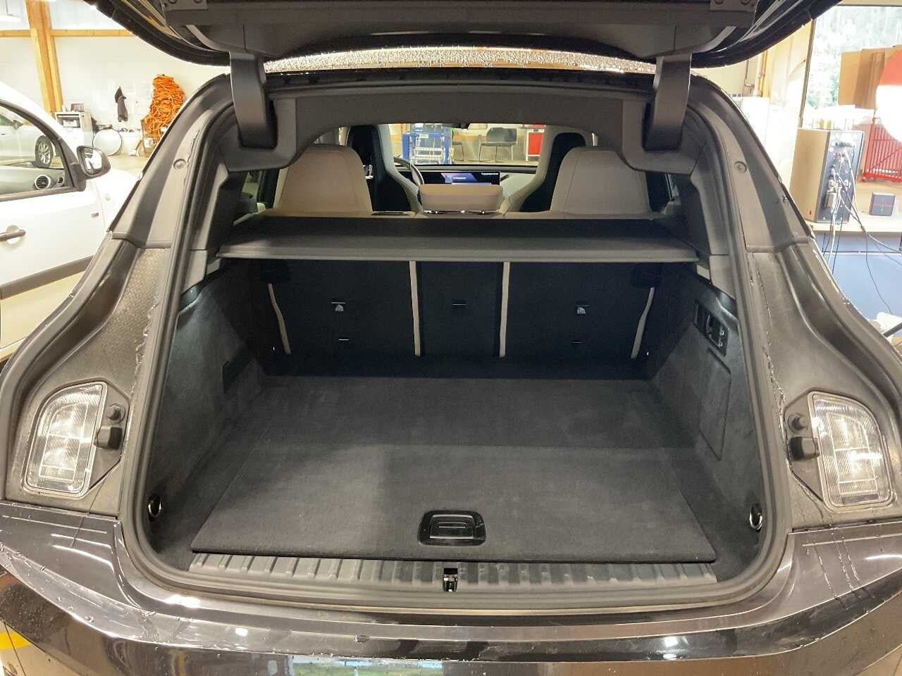 Sort BMW iX fra 2025
