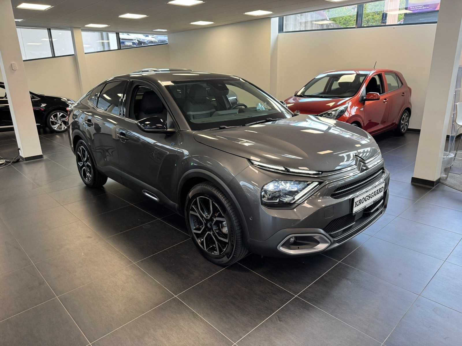 Grå Citroën ë-C4 X fra 2024
