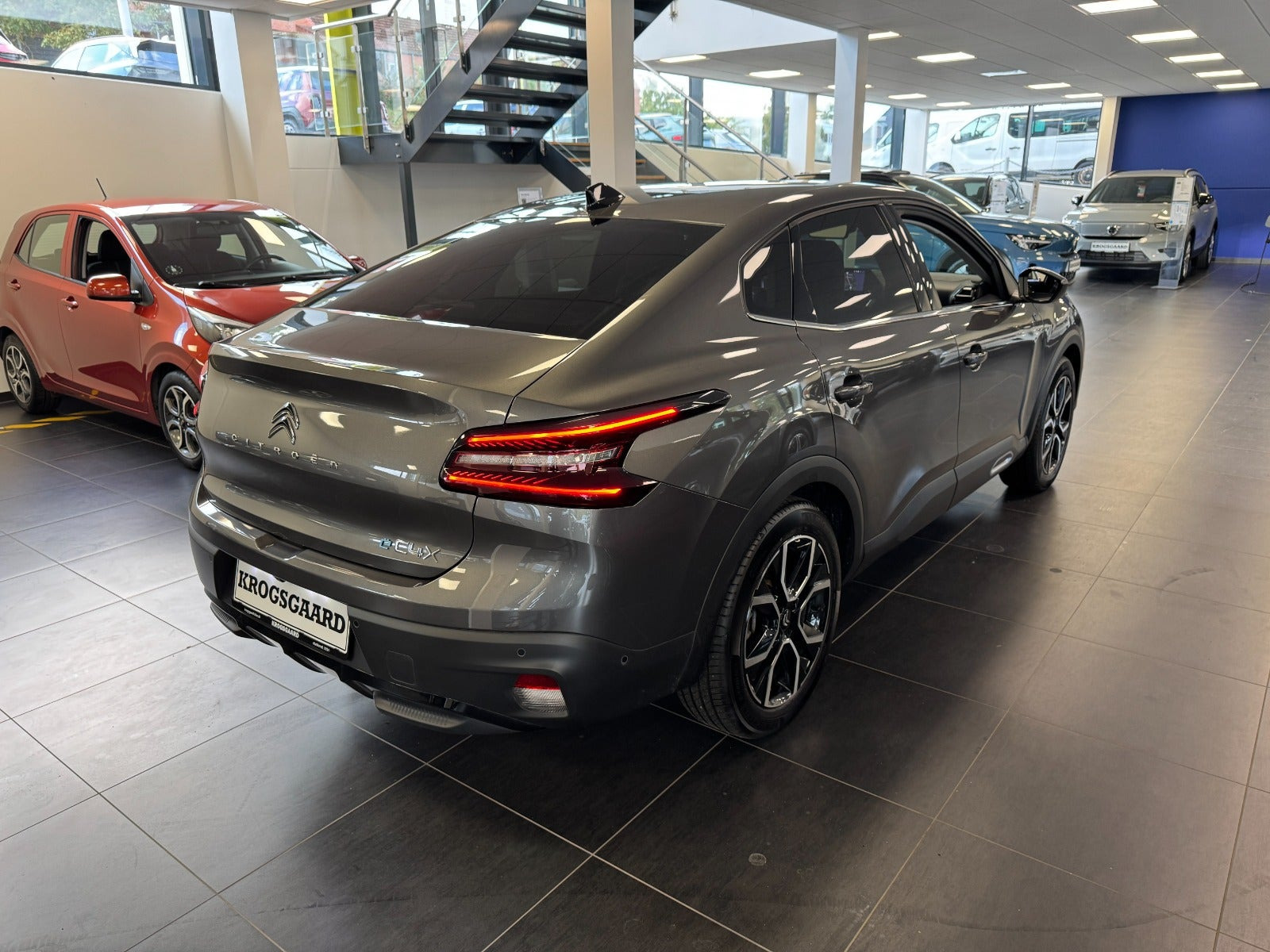 Grå Citroën ë-C4 X fra 2024