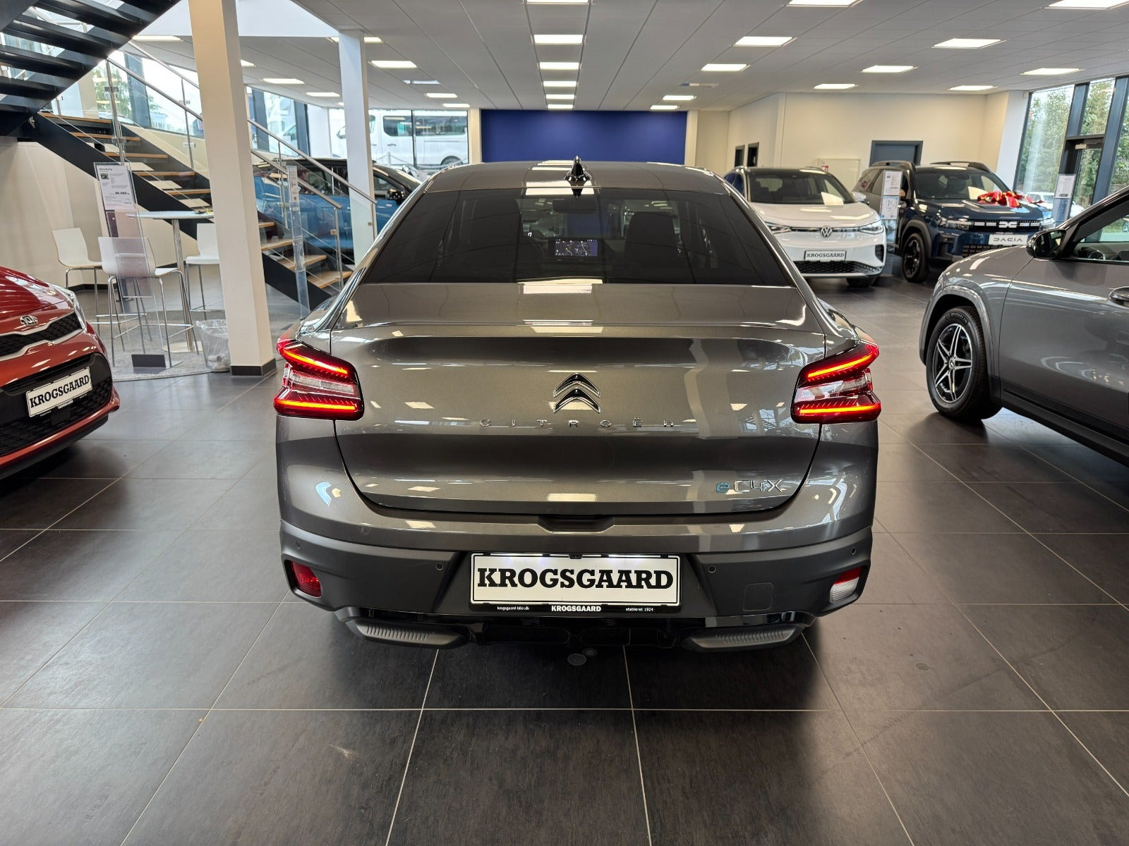 Grå Citroën ë-C4 X fra 2024