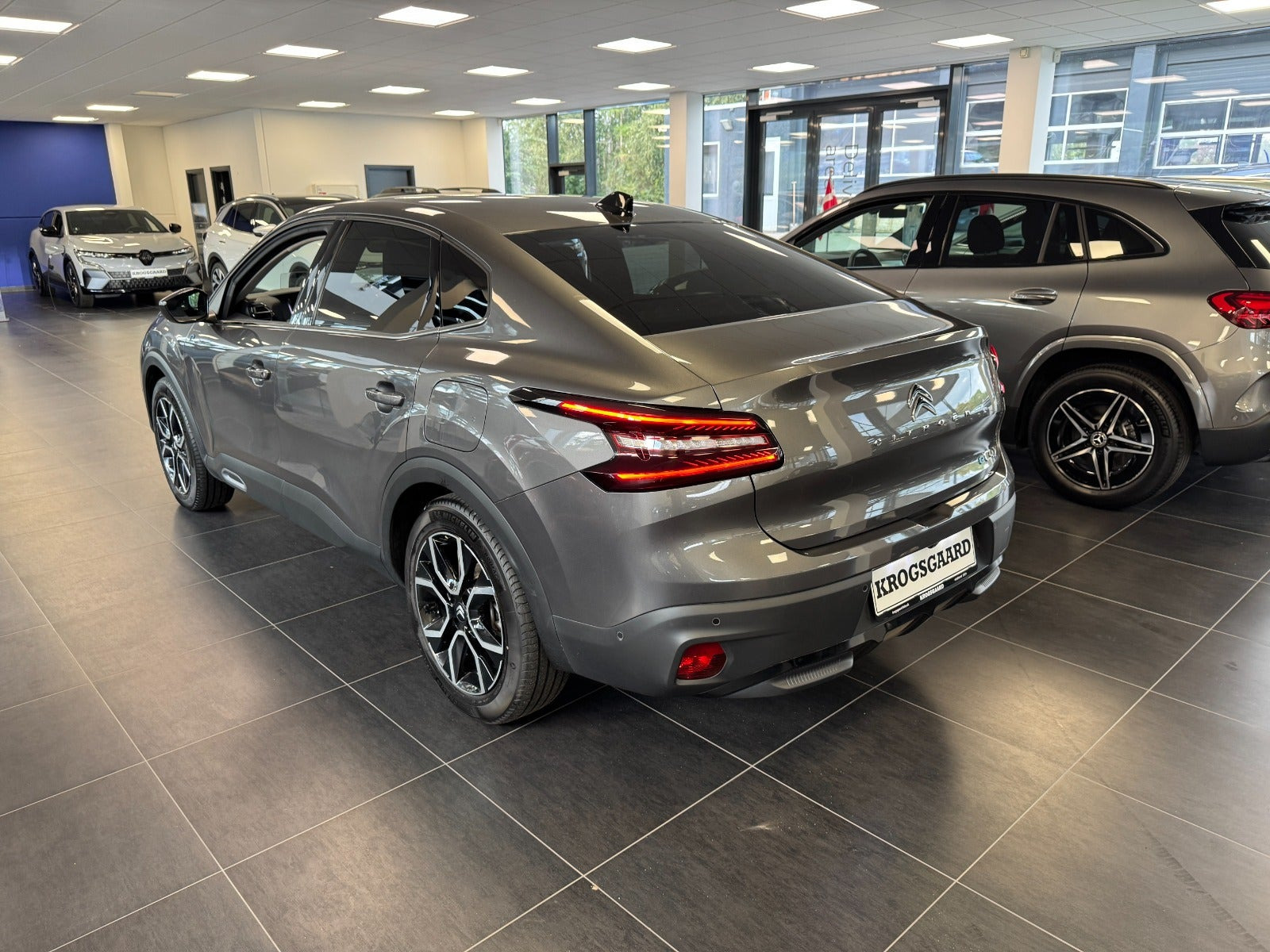 Grå Citroën ë-C4 X fra 2024