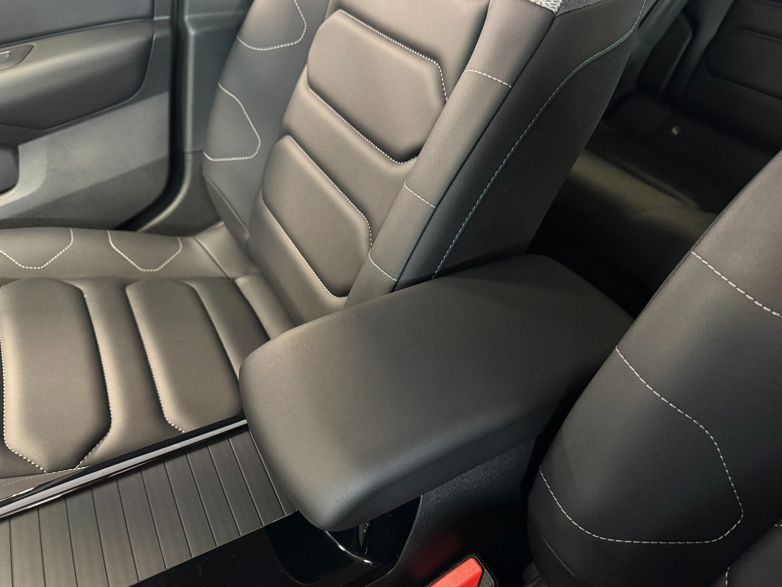 Grå Citroën ë-C4 X fra 2024