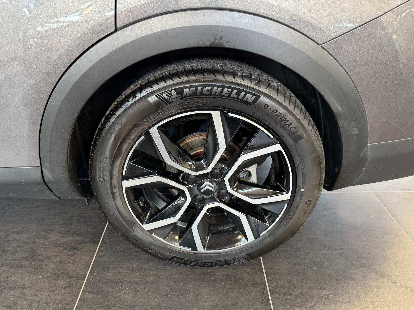 Grå Citroën ë-C4 X fra 2024