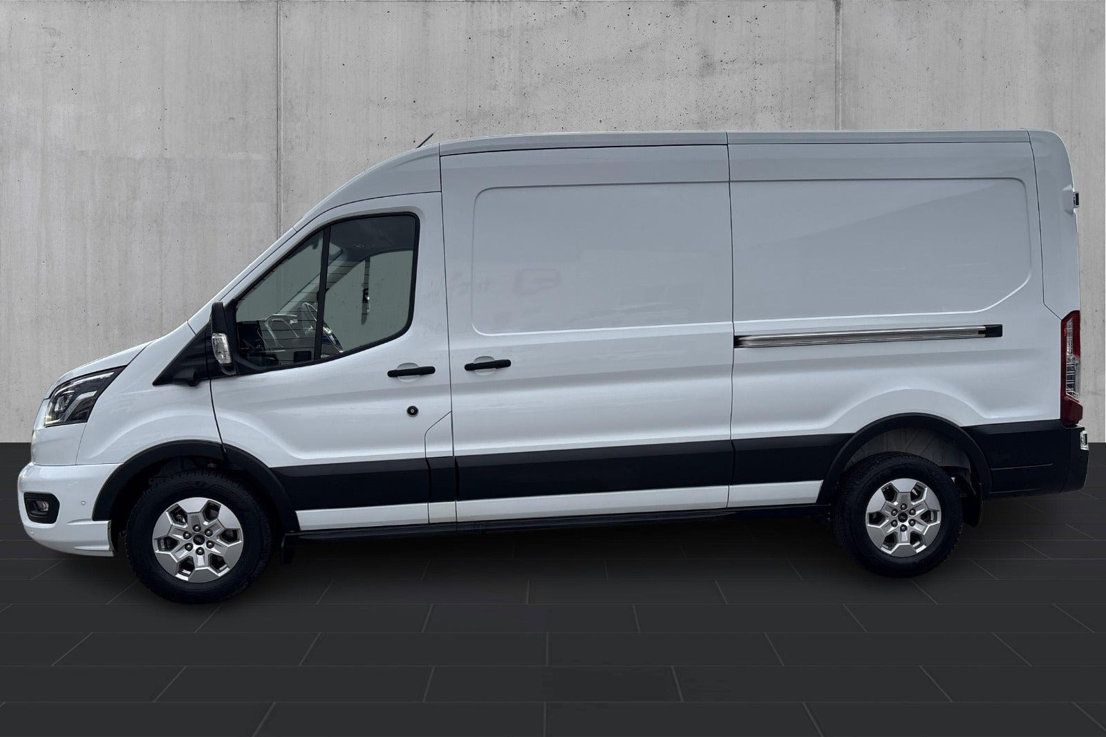 Hvid Ford Transit 350 L3 Van fra 2025