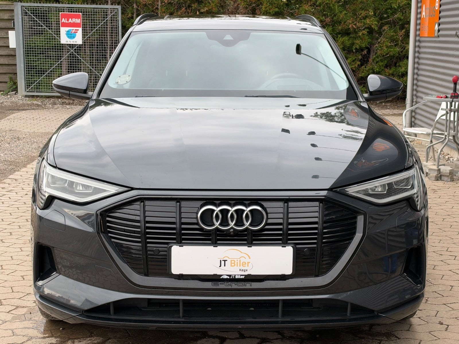 Grå Audi e-tron fra 2020