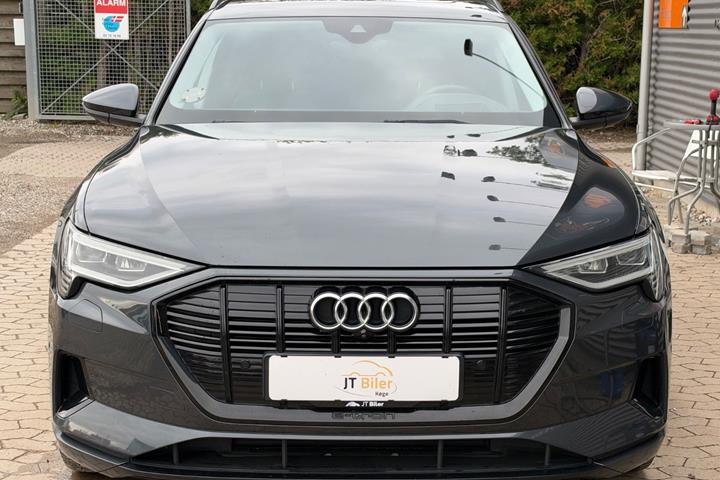 Grå Audi e-tron fra 2020