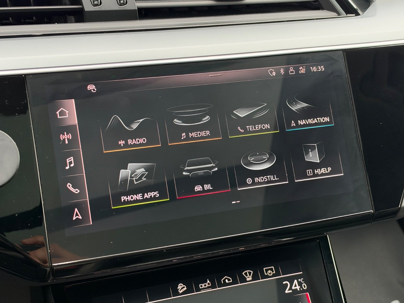 Grå Audi e-tron fra 2020