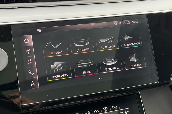 Grå Audi e-tron fra 2020
