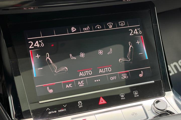 Grå Audi e-tron fra 2020