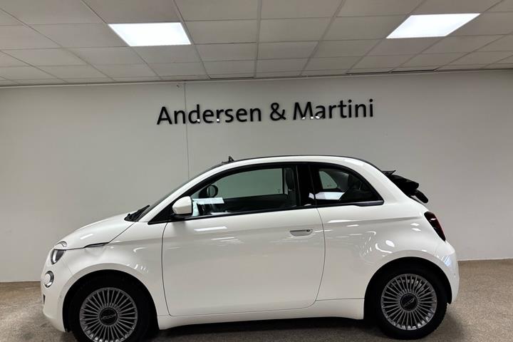 Hvid Fiat 500e fra 2023