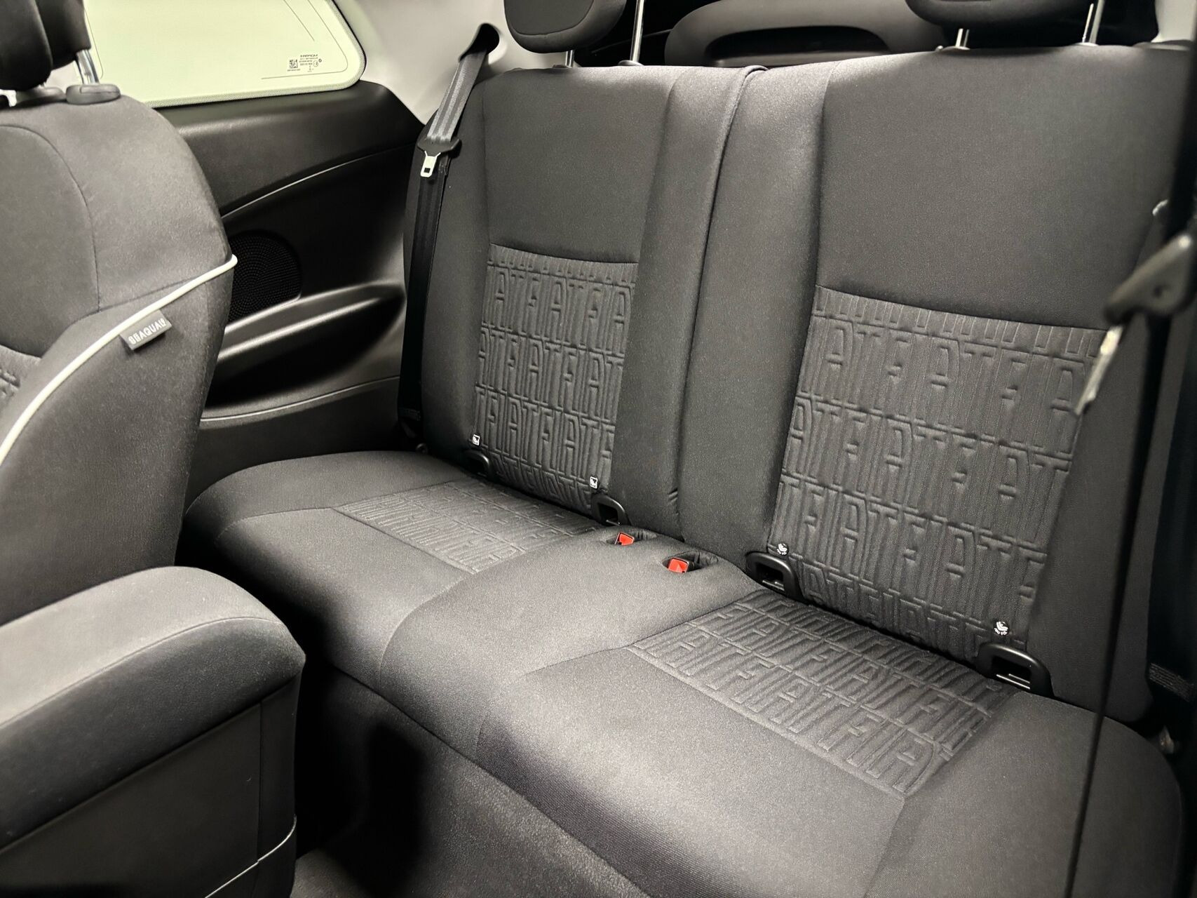 Hvid Fiat 500e fra 2023
