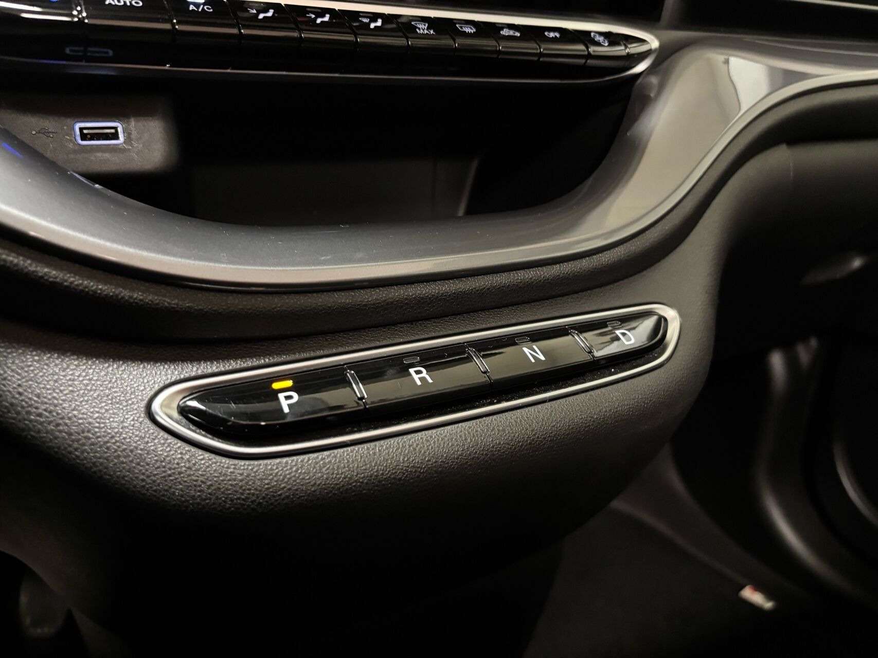 Hvid Fiat 500e fra 2023