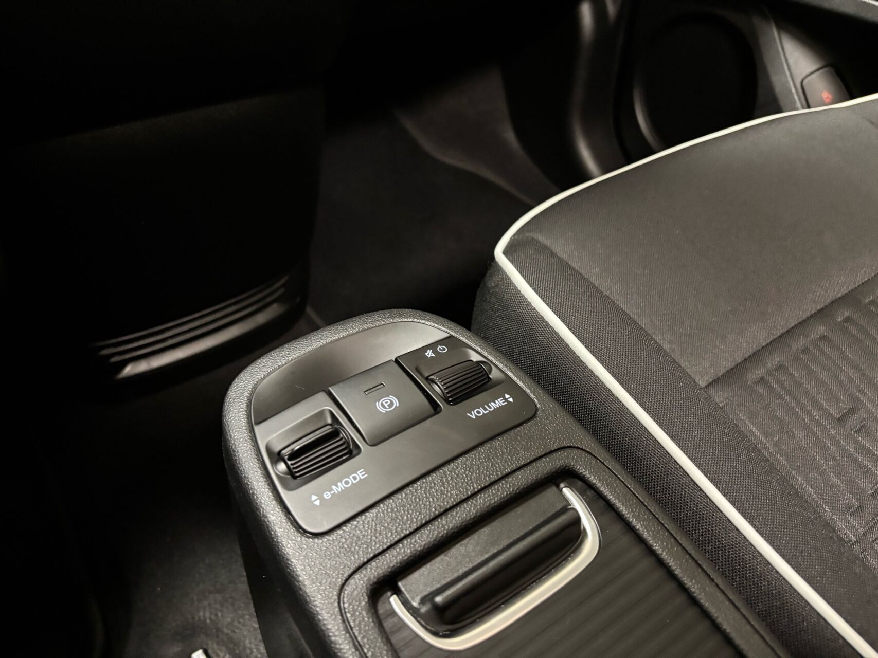 Hvid Fiat 500e fra 2023