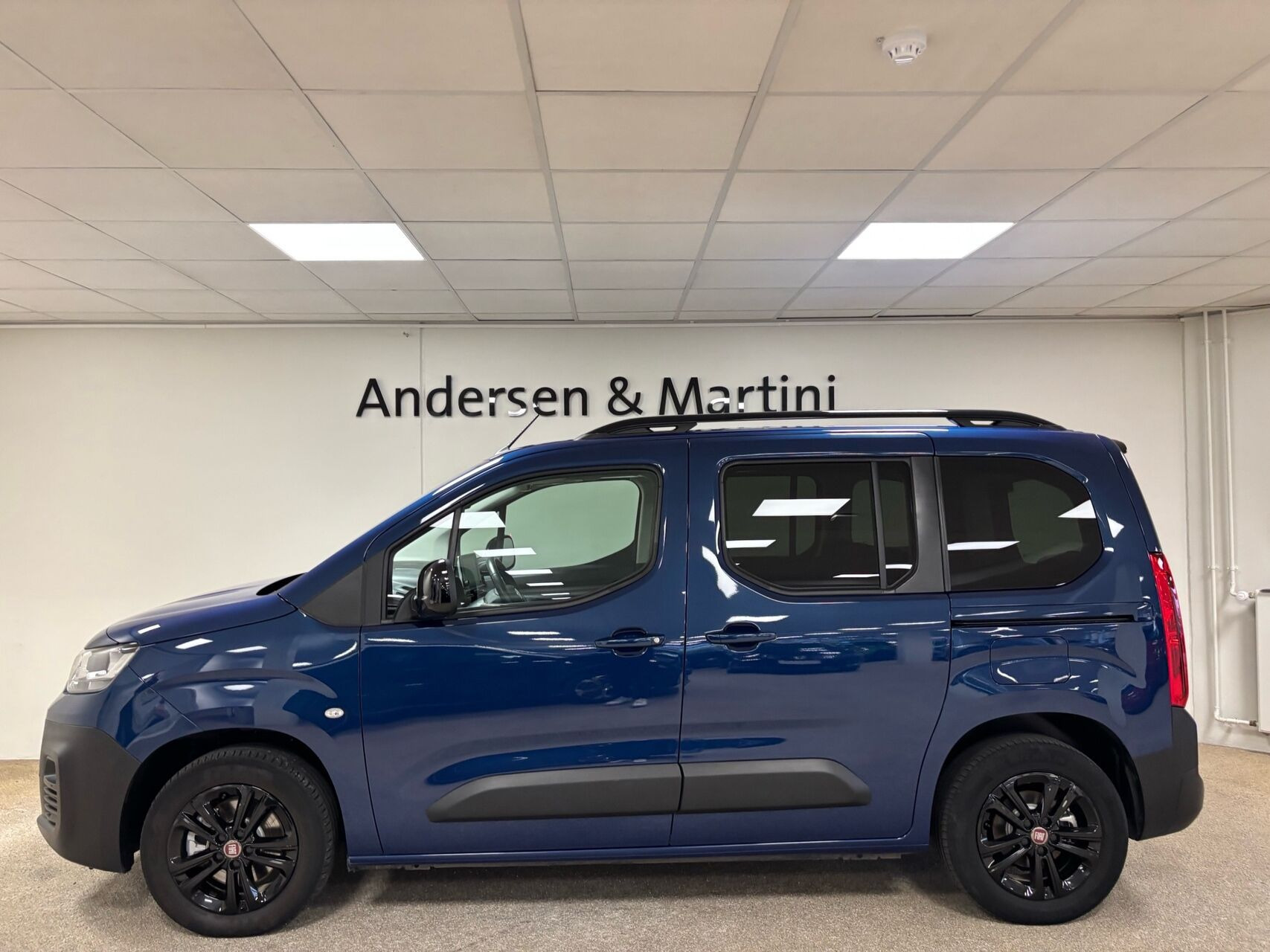 Blå Fiat E-Doblò fra 2023