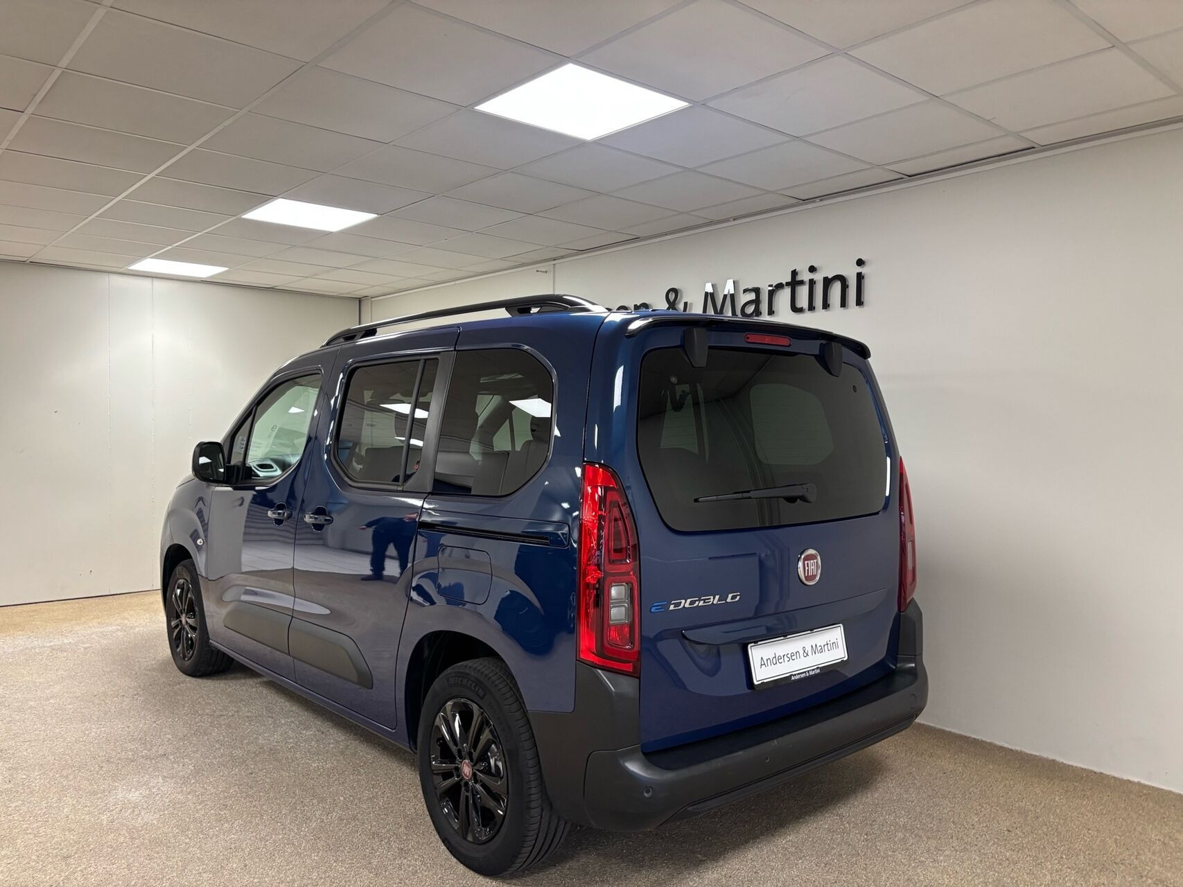 Blå Fiat E-Doblò fra 2023