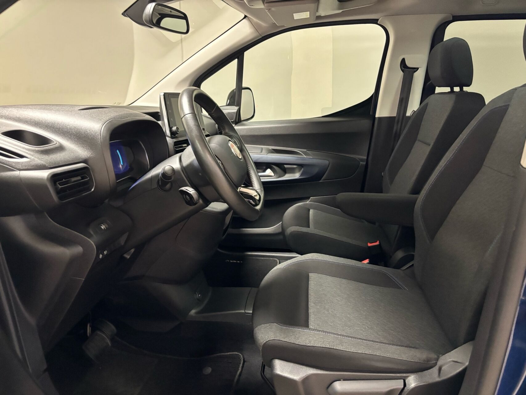 Blå Fiat E-Doblò fra 2023