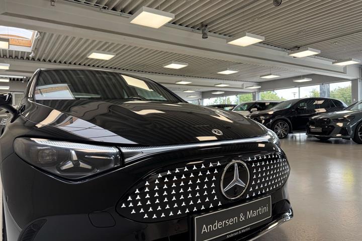 Sort Mercedes CLA250+ fra 2025