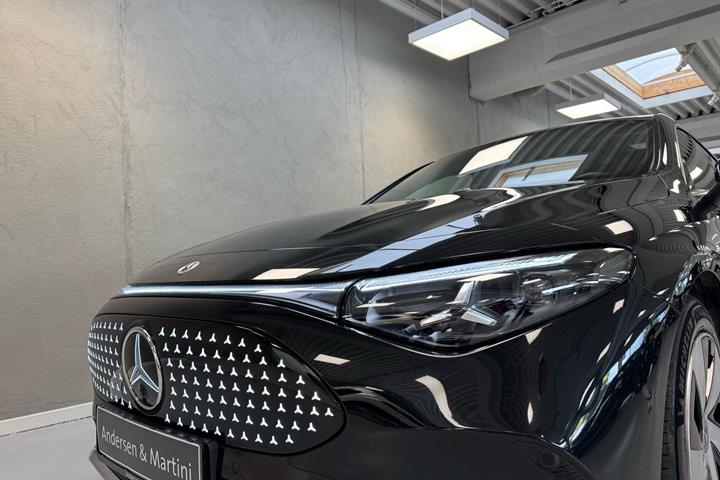 Sort Mercedes CLA250+ fra 2025