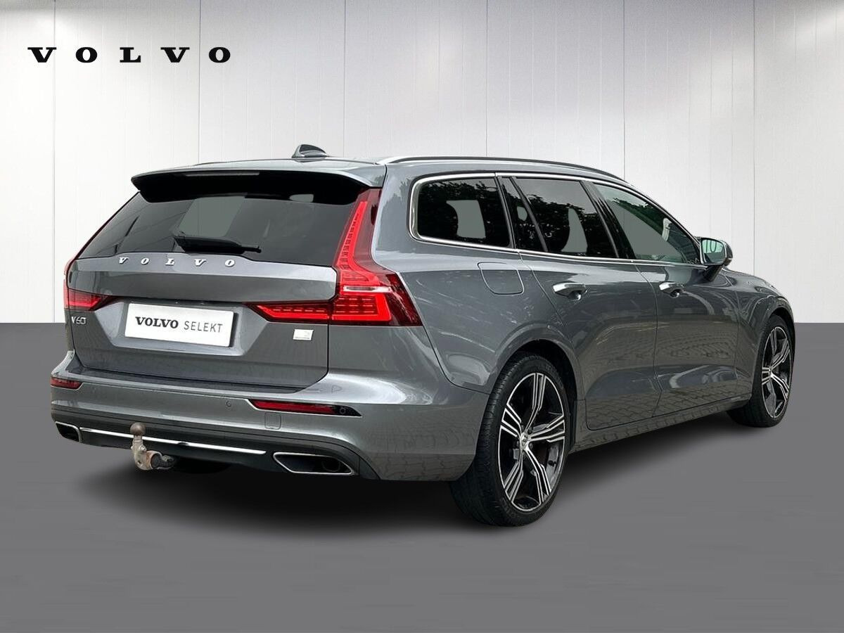 Grå Volvo V60 fra 2021