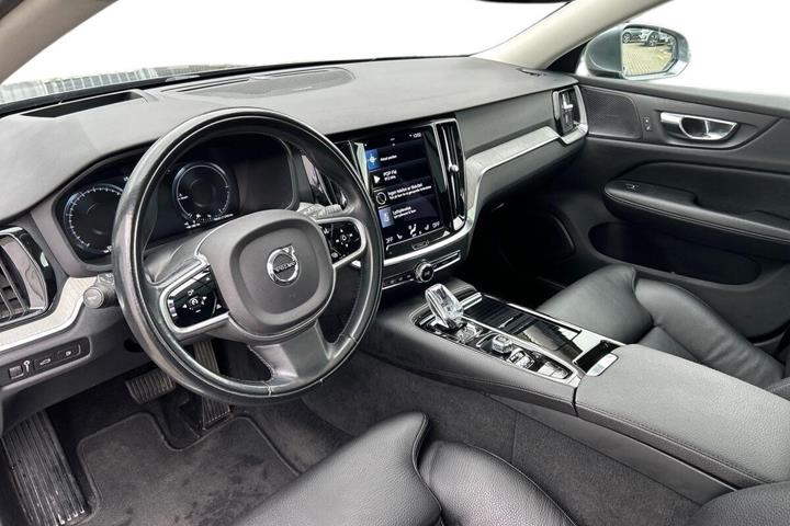 Grå Volvo V60 fra 2021