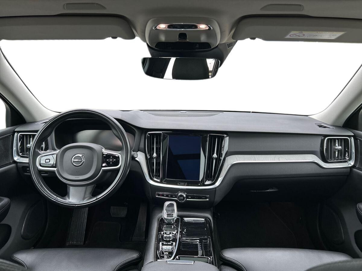 Grå Volvo V60 fra 2021