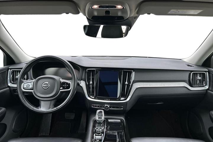 Grå Volvo V60 fra 2021