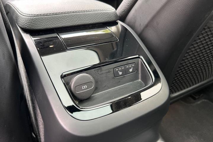 Grå Volvo V60 fra 2021