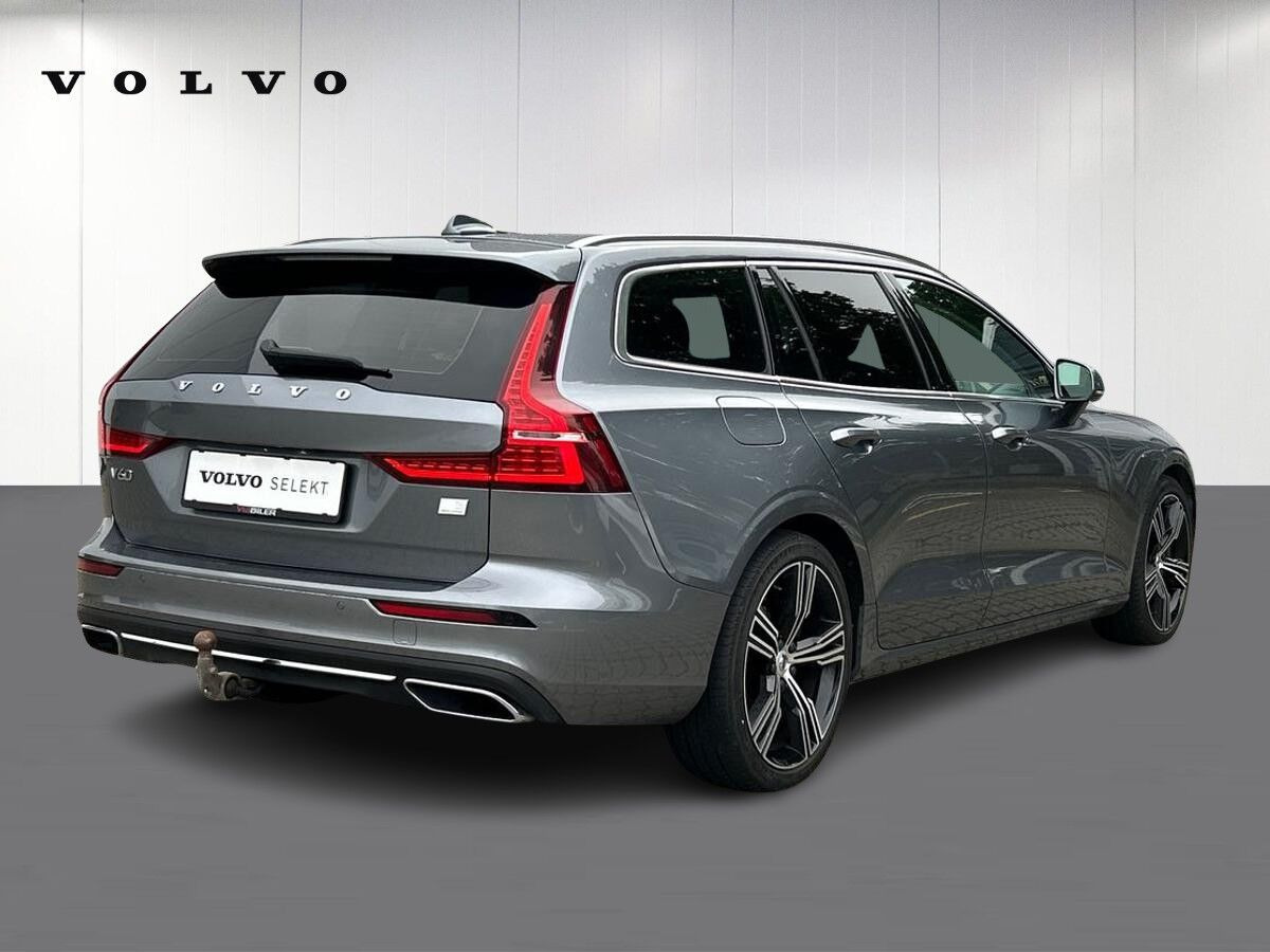 Grå Volvo V60 fra 2021
