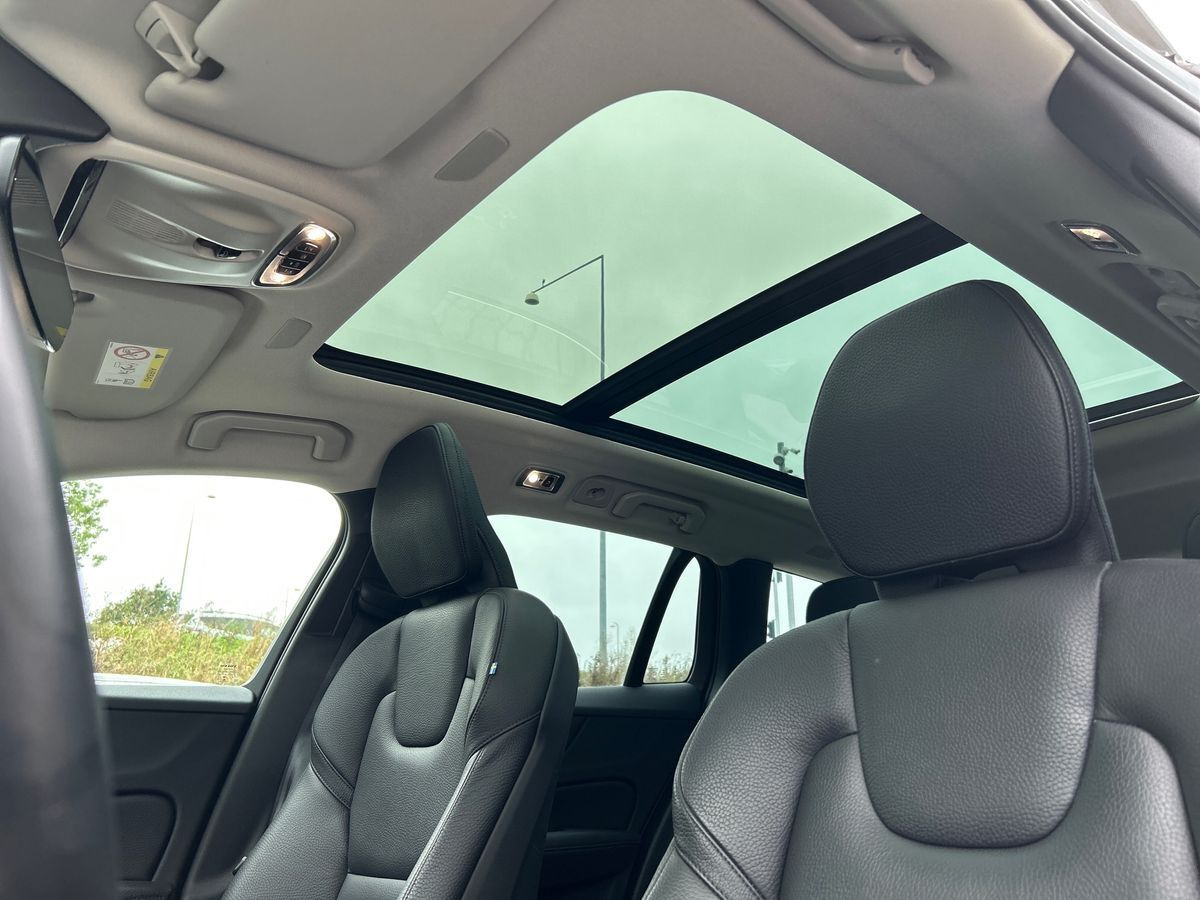 Grå Volvo V60 fra 2021