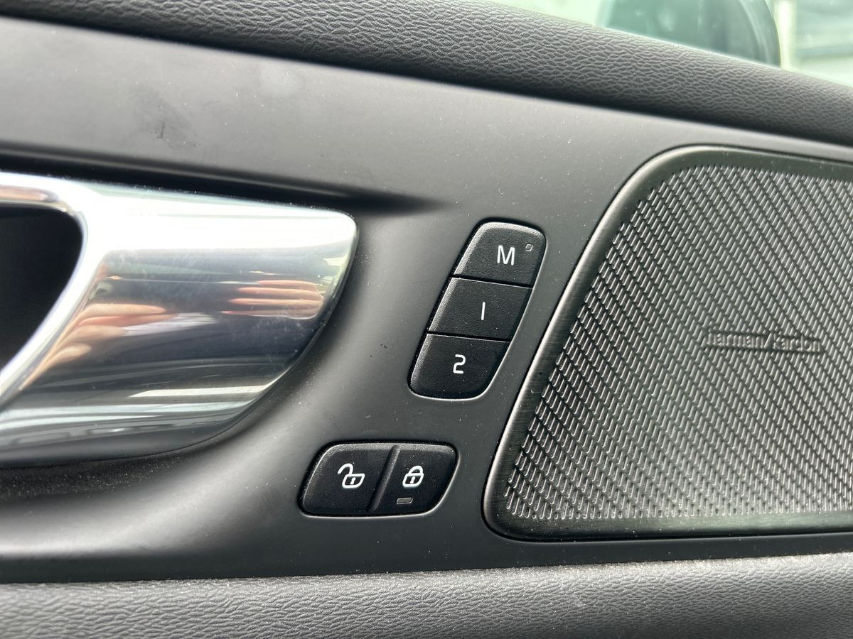 Grå Volvo V60 fra 2021
