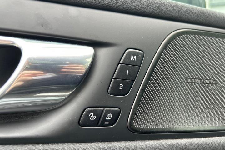 Grå Volvo V60 fra 2021