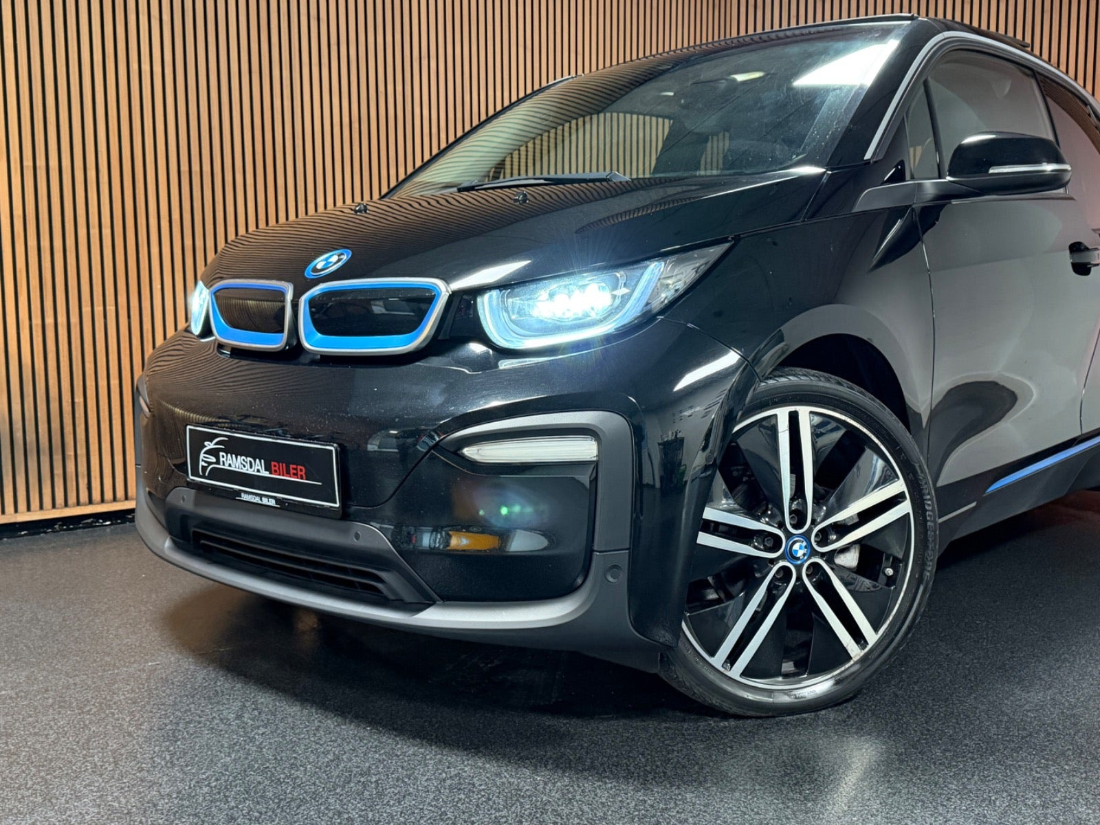 Sort BMW i3 fra 2020