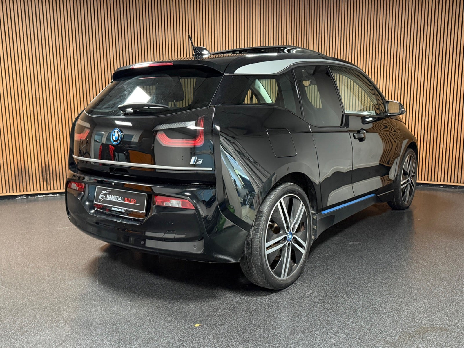 Sort BMW i3 fra 2020