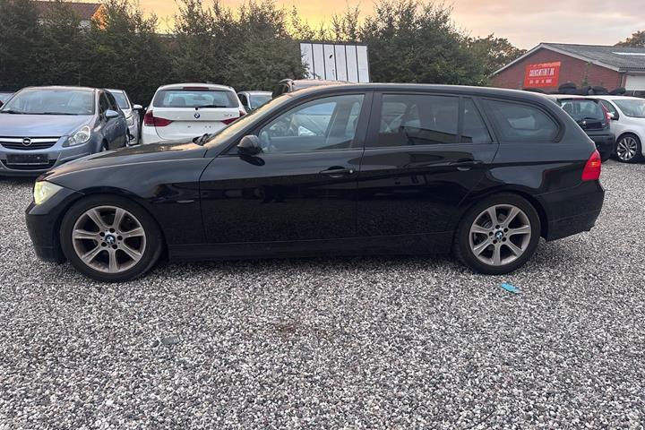 undefined BMW 320i fra 2008