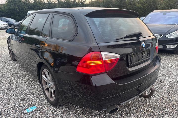 undefined BMW 320i fra 2008