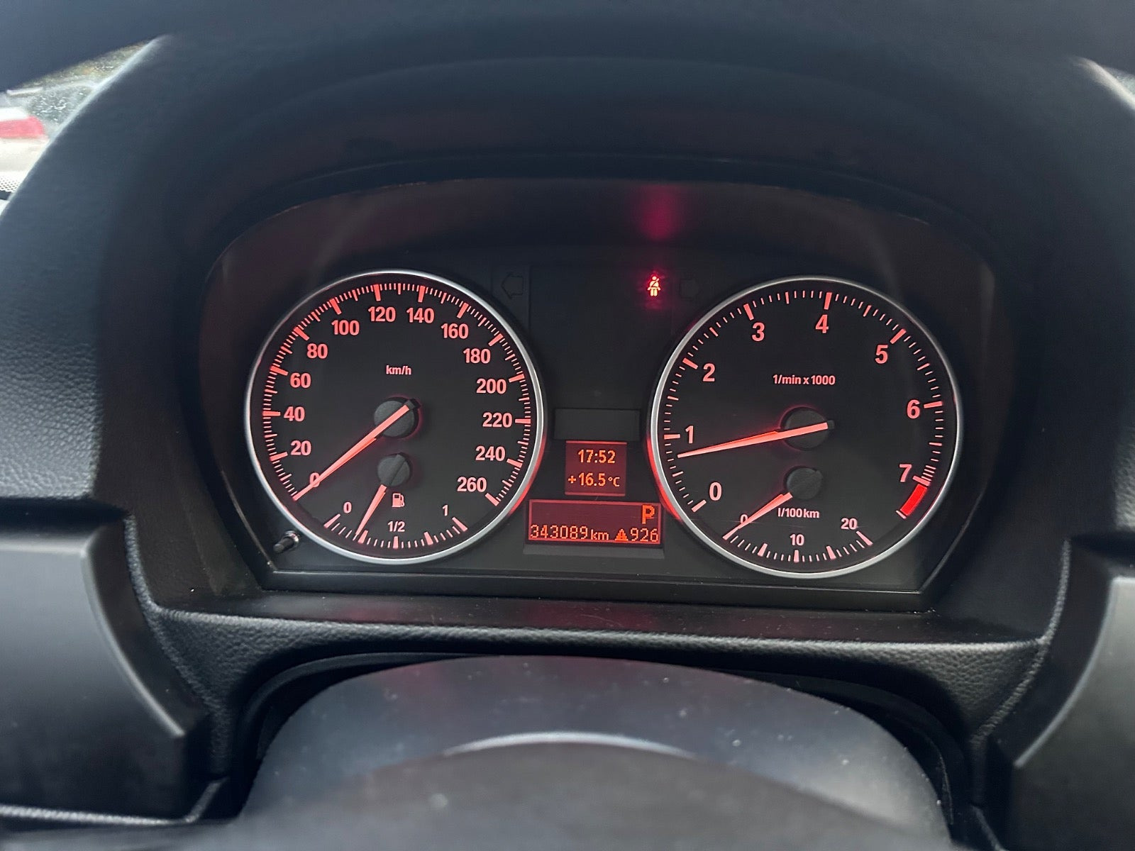 undefined BMW 320i fra 2008
