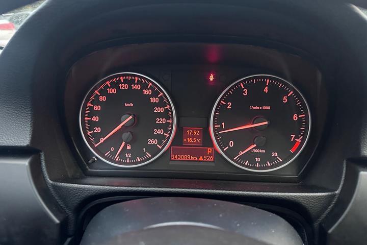 undefined BMW 320i fra 2008