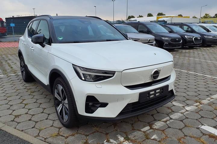 Hvid Volvo XC40 fra 2023