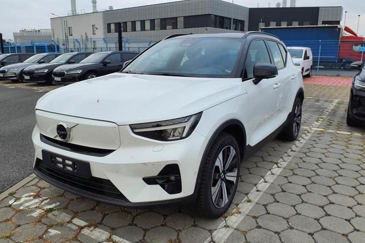 Hvid Volvo XC40 fra 2023
