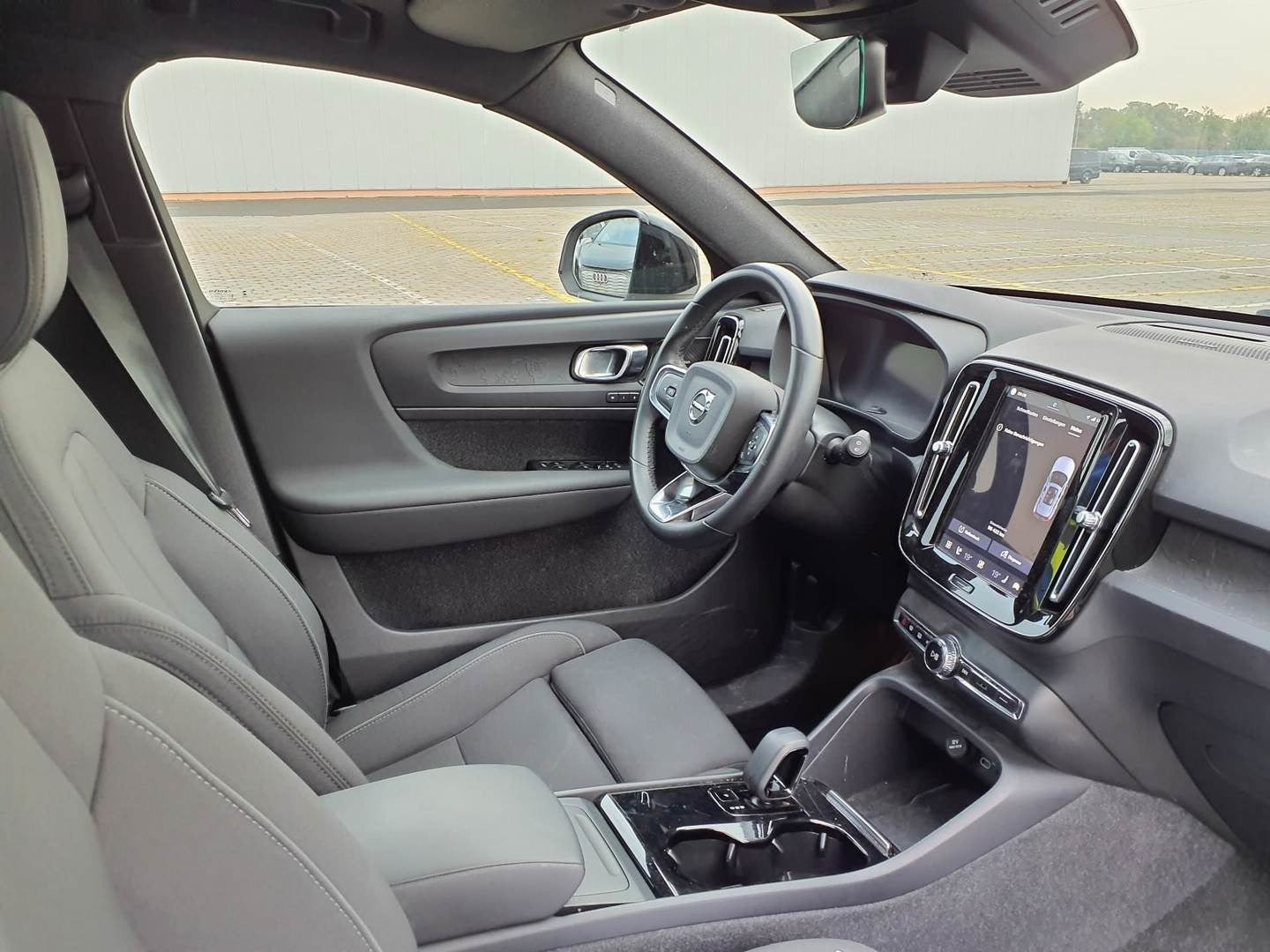 Hvid Volvo XC40 fra 2023