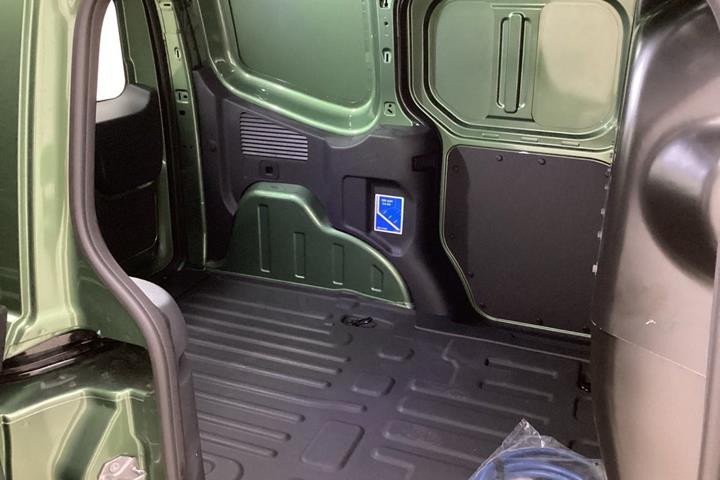 Grøn Ford E-Transit Courier fra 2026
