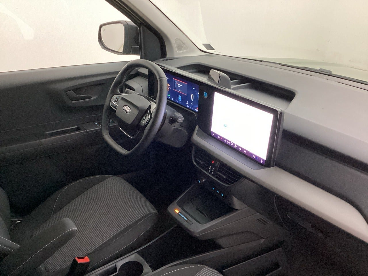 Grøn Ford E-Transit Courier fra 2026
