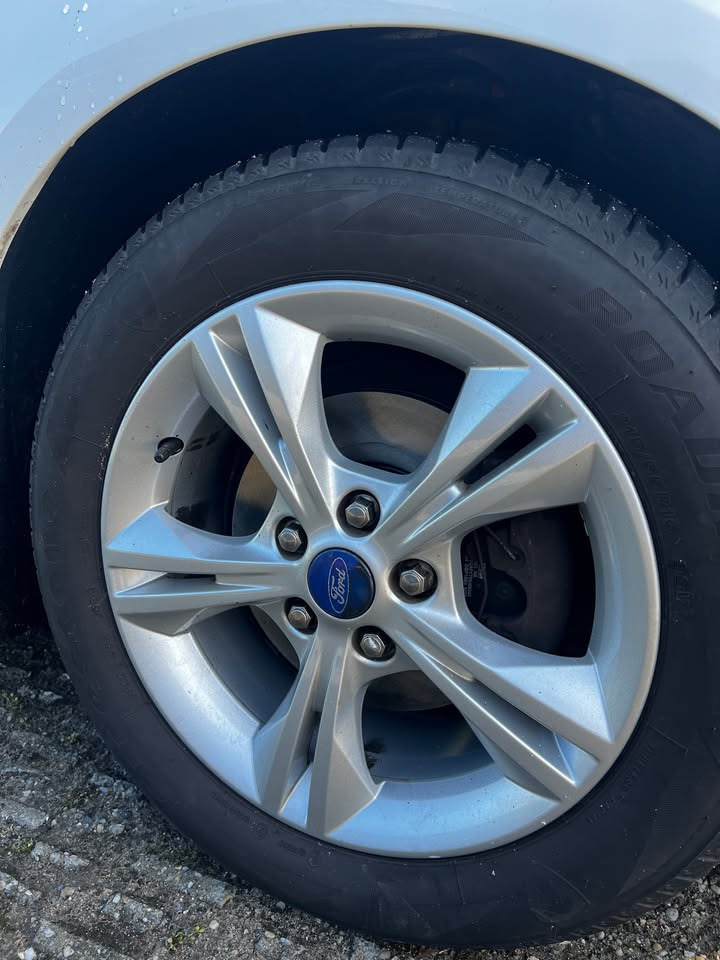 Hvid Ford C-MAX fra 2015