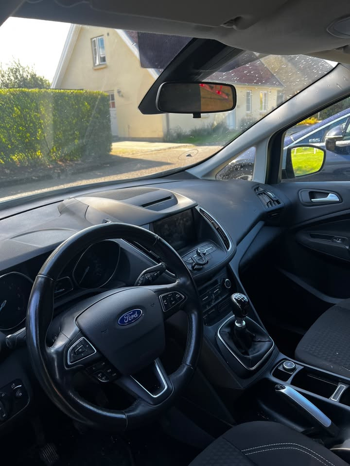 Hvid Ford C-MAX fra 2015